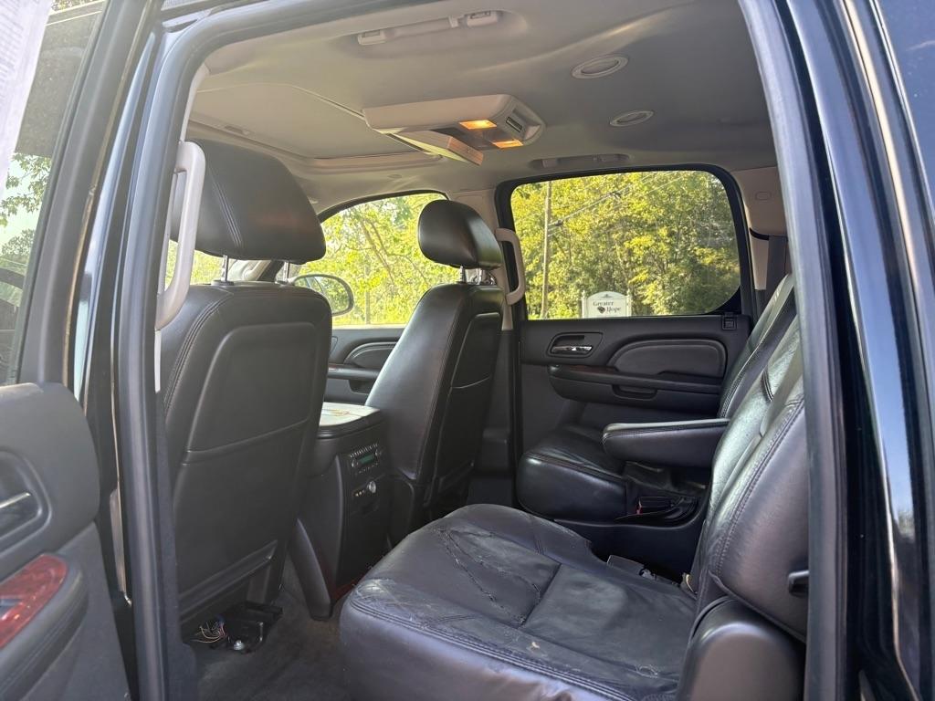 Cadillac Escalade ESV AWD 4dr Luxury 2010