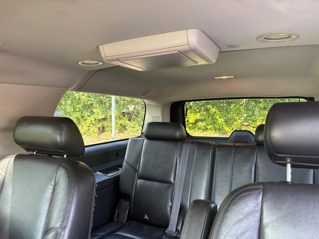Cadillac Escalade ESV AWD 4dr Luxury 2010