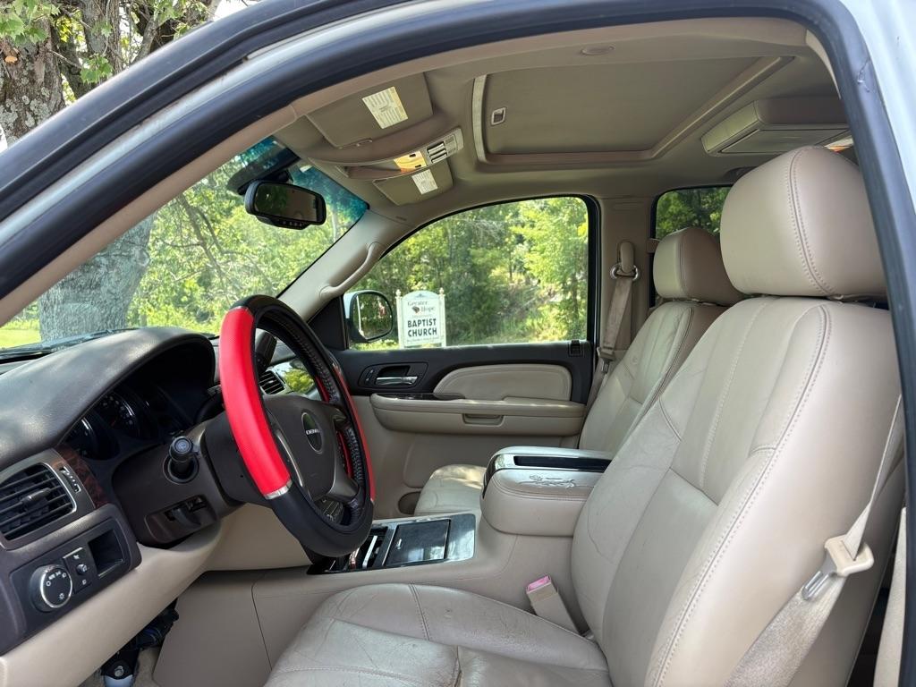 GMC Yukon Denali AWD 4dr 2007