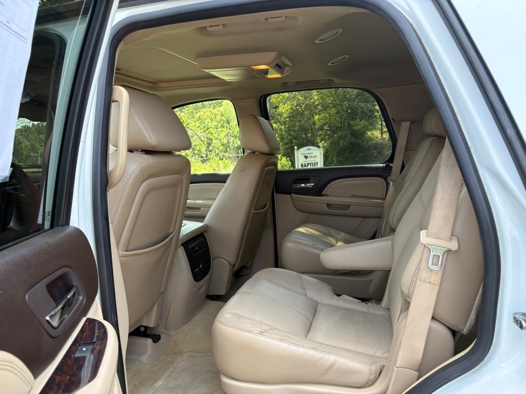 GMC Yukon Denali AWD 4dr 2007