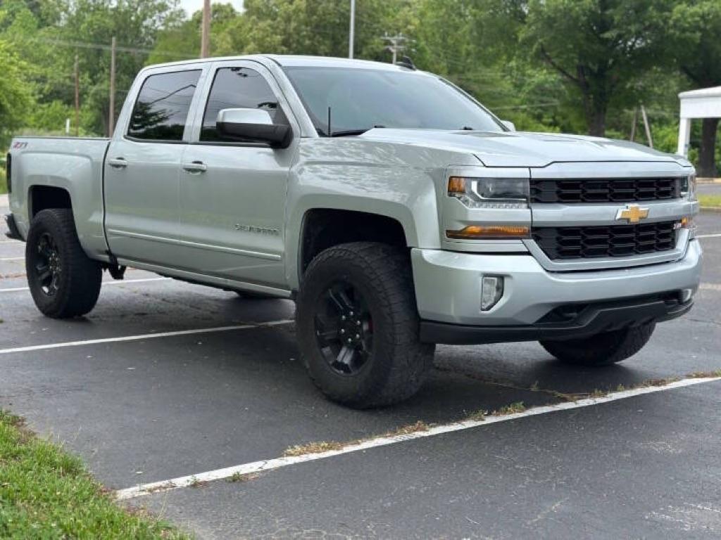 Chevrolet Silverado 1500 4WD Crew Cab 143.5" LT w/2LT 2017