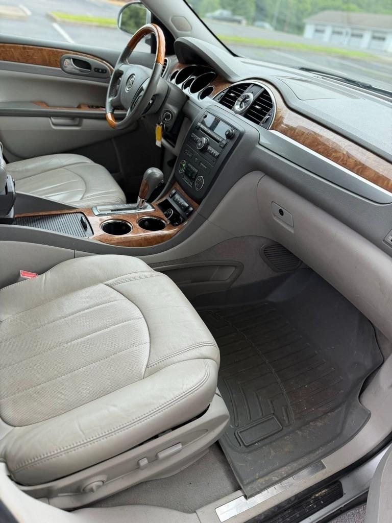 Buick Enclave FWD 4dr Leather 2012