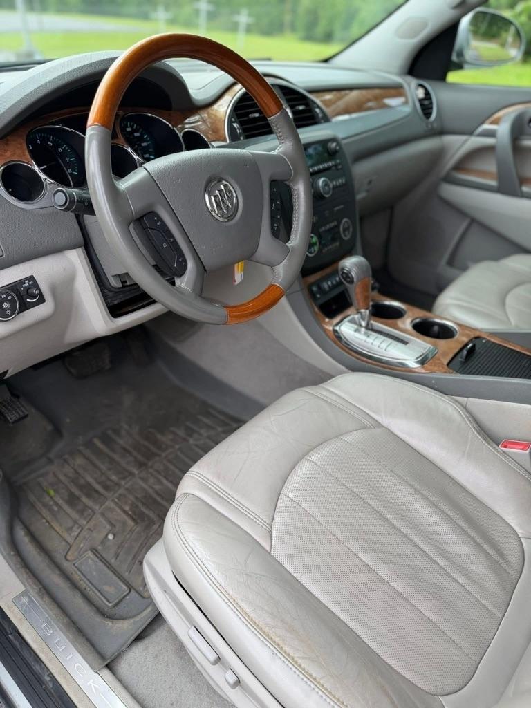 Buick Enclave FWD 4dr Leather 2012