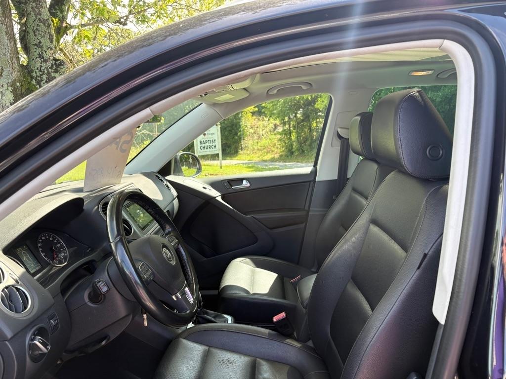 Volkswagen Tiguan 4WD 4dr S 4Motion 2011