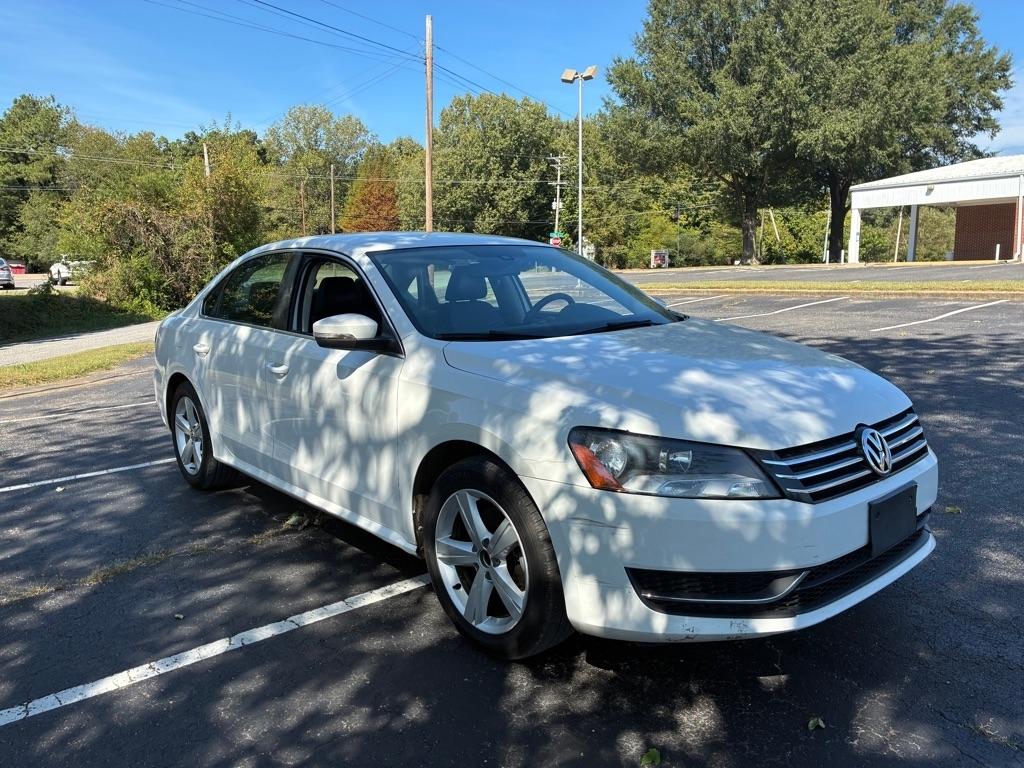 2013 Volkswagen Passat 4dr Sdn 2.5L Manual SE