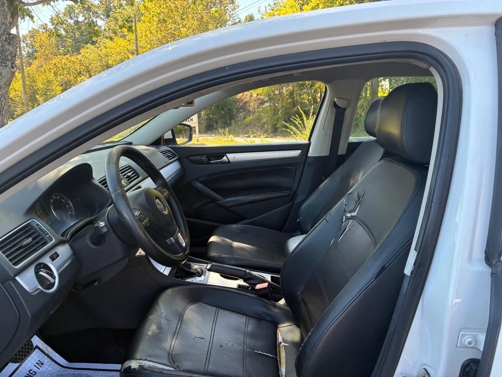 Volkswagen Passat 4dr Sdn 2.5L Auto SE 2013