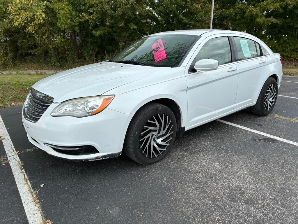 Chrysler 200 4dr Sdn Touring 2013