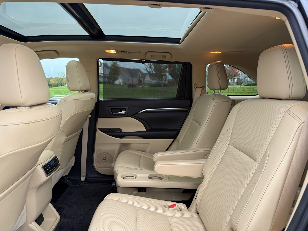 Toyota Highlander Limited AWD V6 2015 Toyota Highlander Limited AWD V6 2015