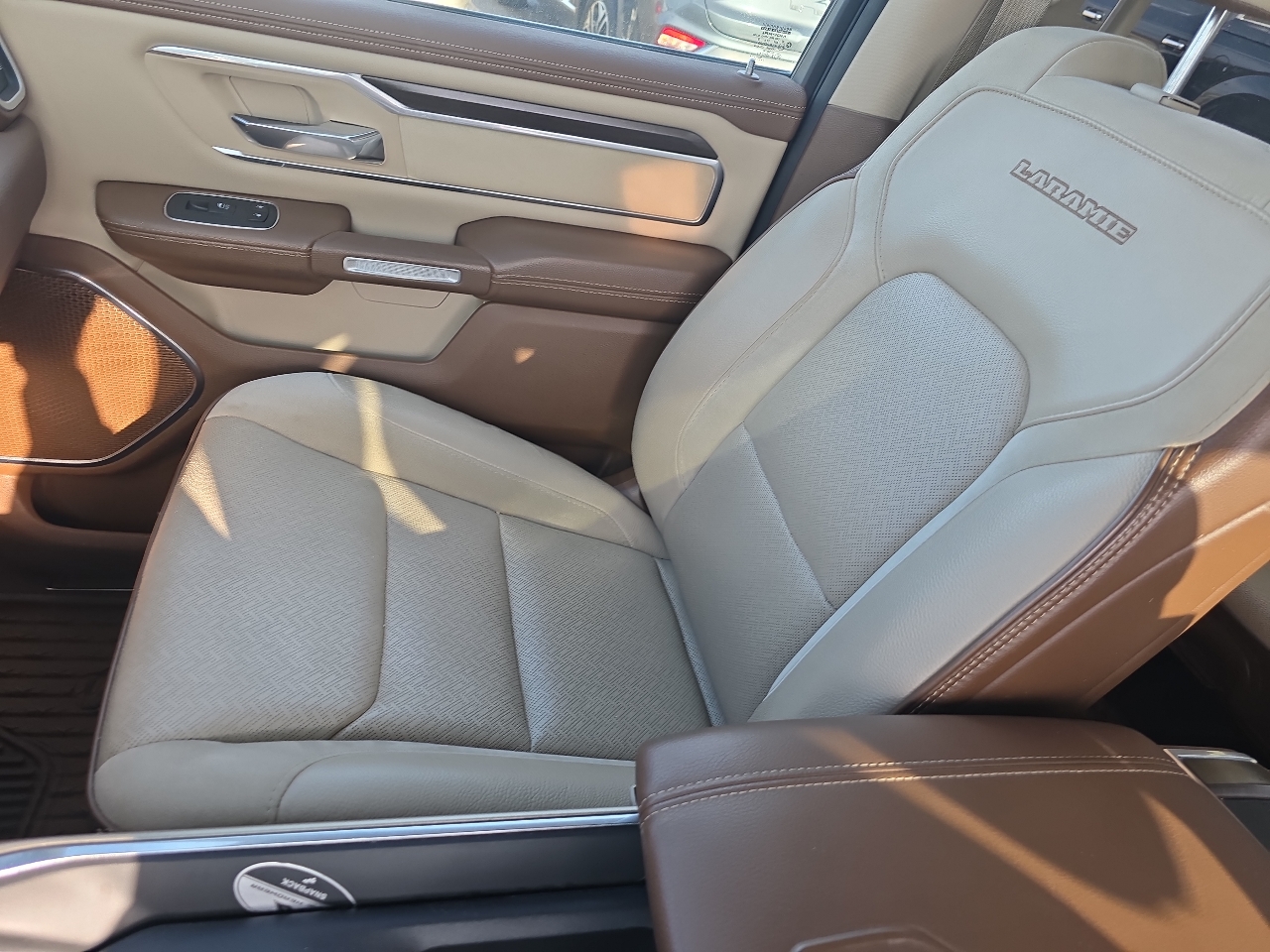 RAM 1500 Laramie Crew Cab SWB 4WD 2021