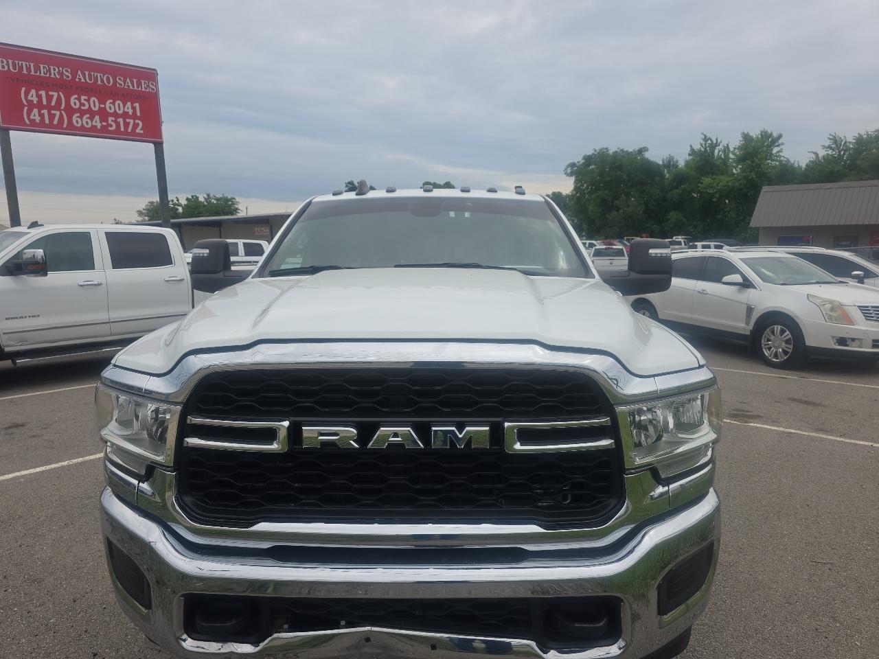 RAM 3500 Tradesman Crew Cab 4WD DRW 2024