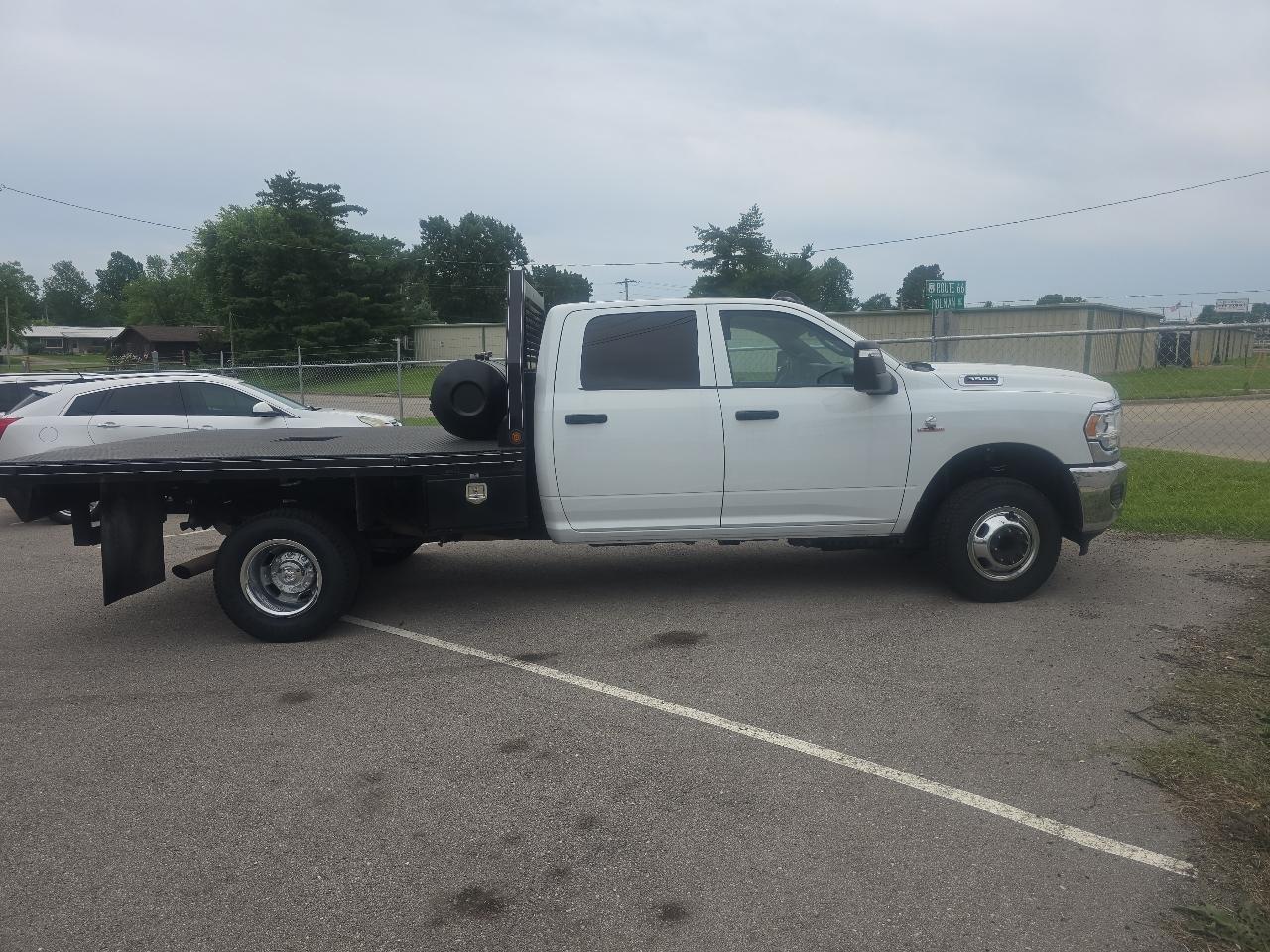 RAM 3500 Tradesman Crew Cab 4WD DRW 2024