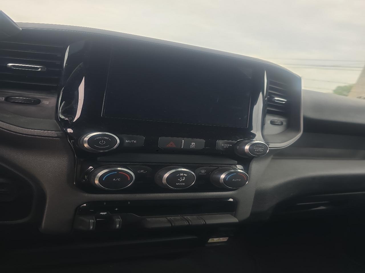 RAM 3500 Tradesman Crew Cab 4WD DRW 2024