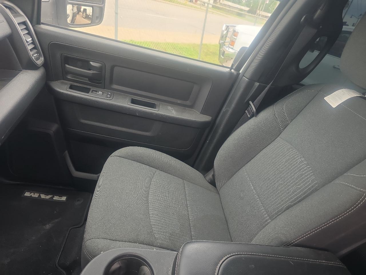 RAM 3500 Tradesman Crew Cab 4WD DRW 2024