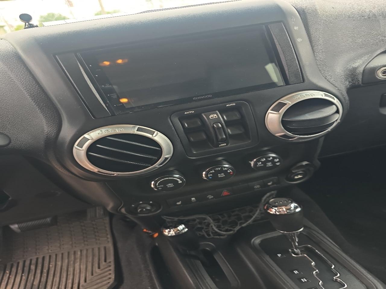 Jeep Wrangler Unlimited Sahara 4WD 2012