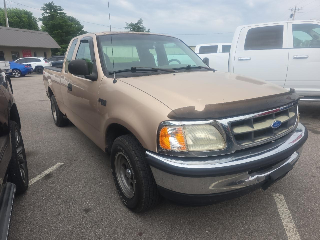 Ford F-150 SuperCab Short Bed 2WD 1997