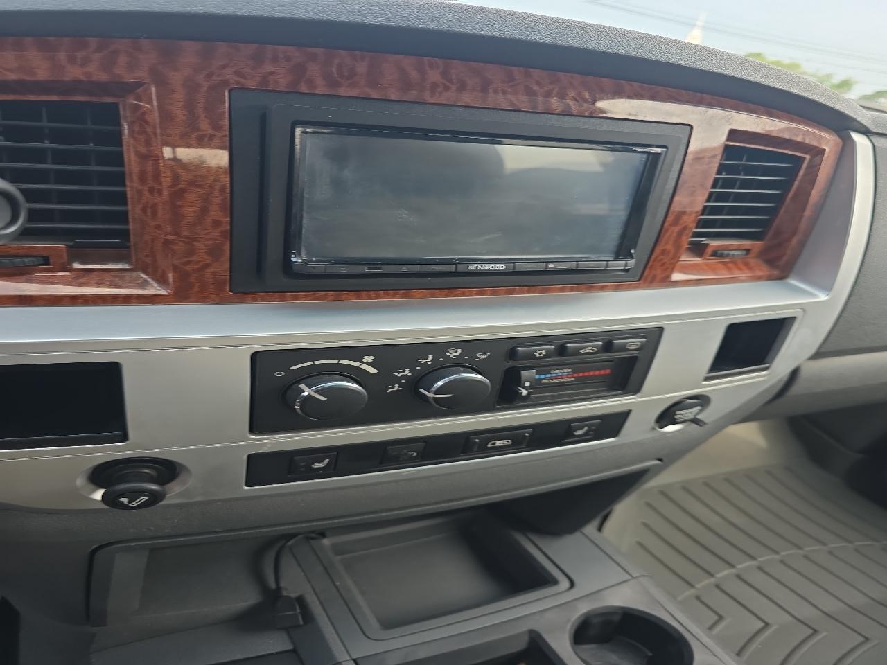Dodge Ram 2500 Laramie Mega Cab 2WD 2007