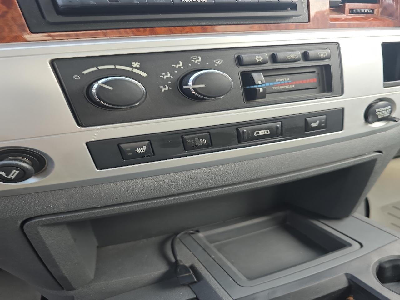 Dodge Ram 2500 Laramie Mega Cab 2WD 2007