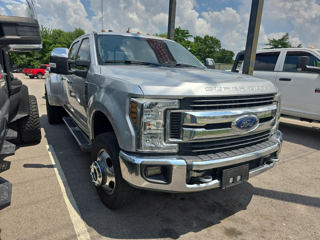Ford F-350 SD XLT Crew Cab 4WD DRW 2019