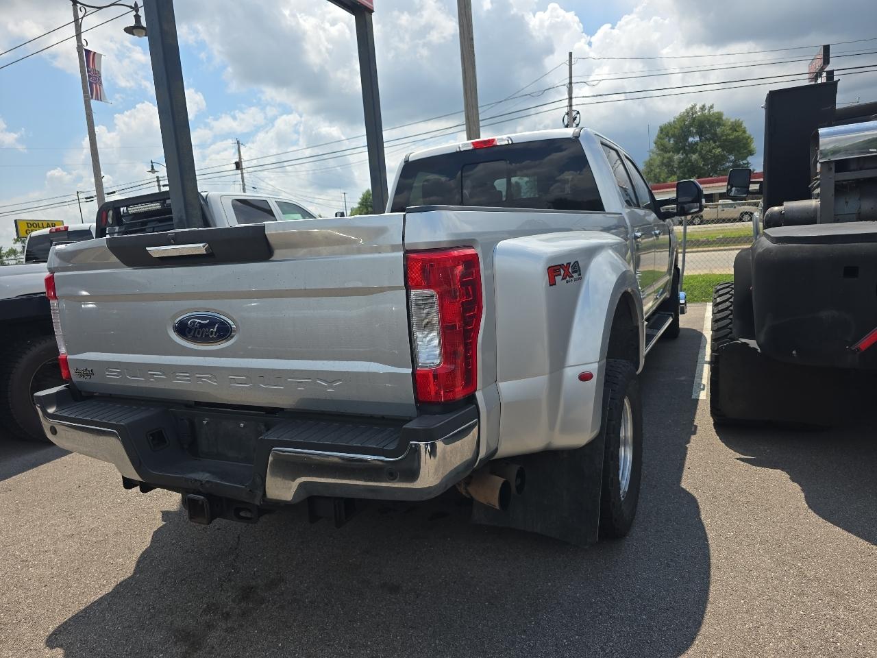 Ford F-350 SD XLT Crew Cab 4WD DRW 2019