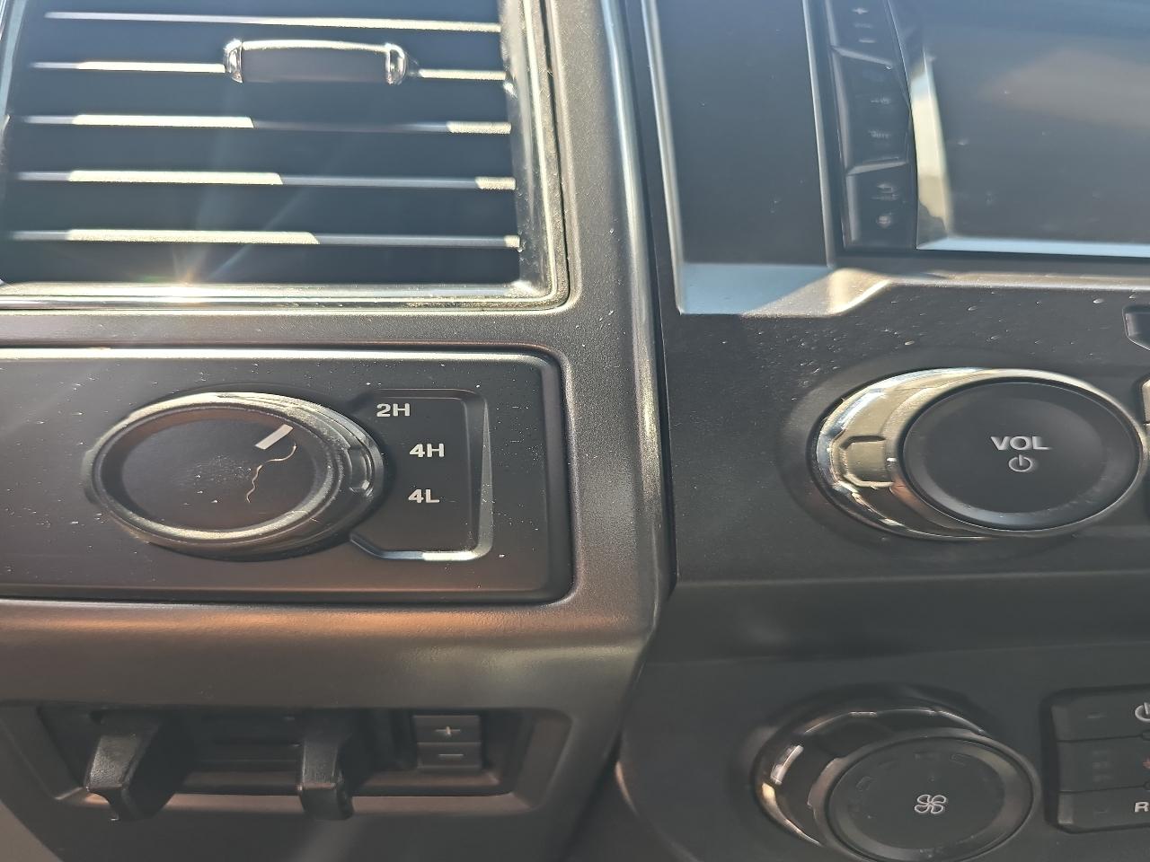 Ford F-350 SD XLT Crew Cab 4WD DRW 2019