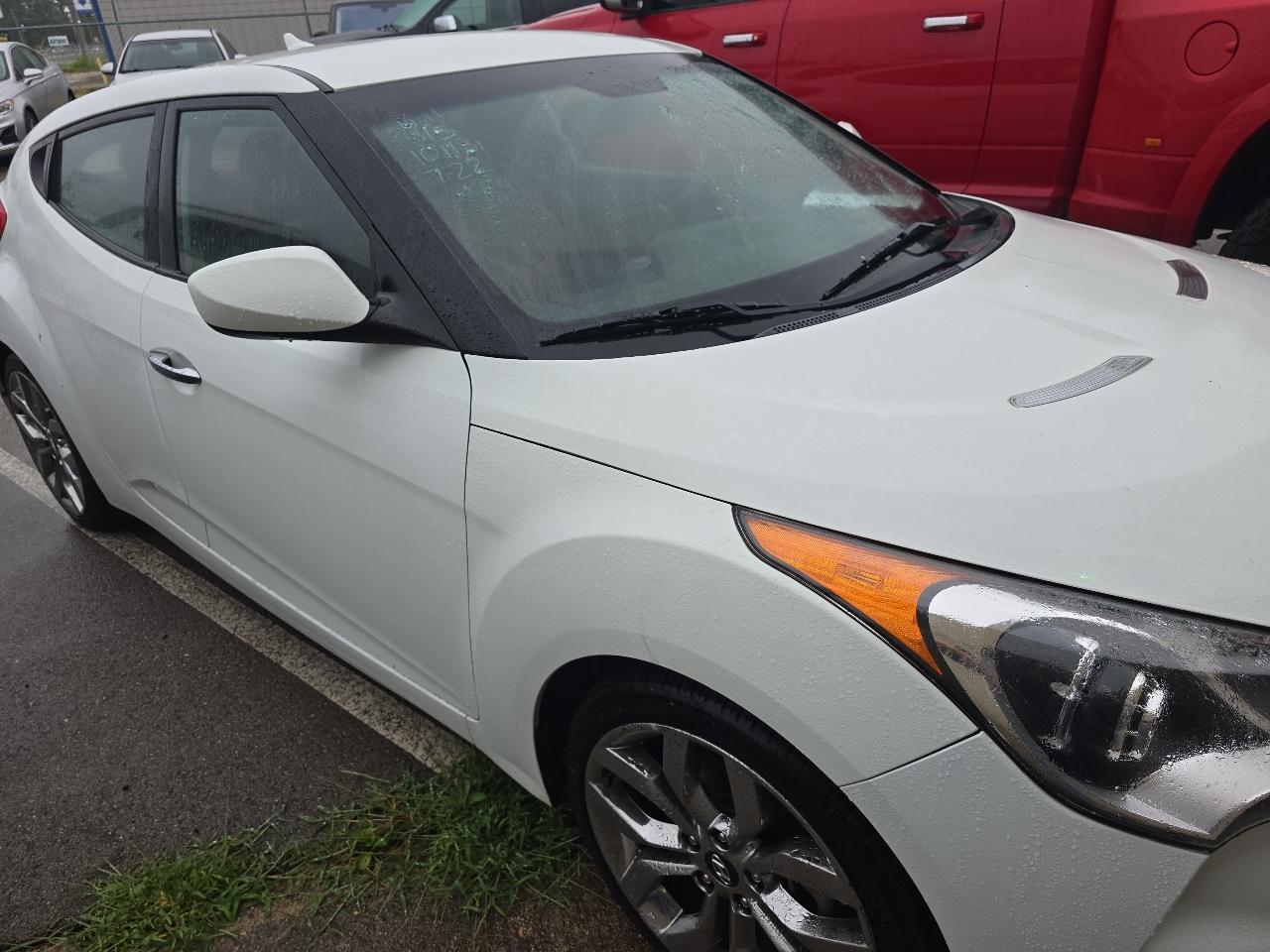 Hyundai Veloster Base 6MT 2015