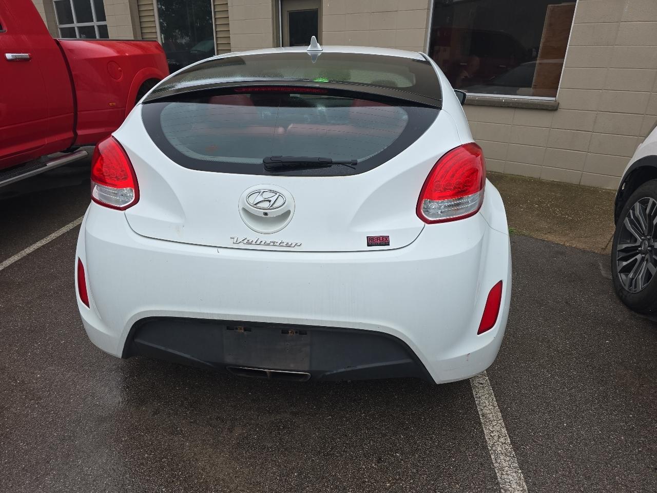 Hyundai Veloster Base 6MT 2015