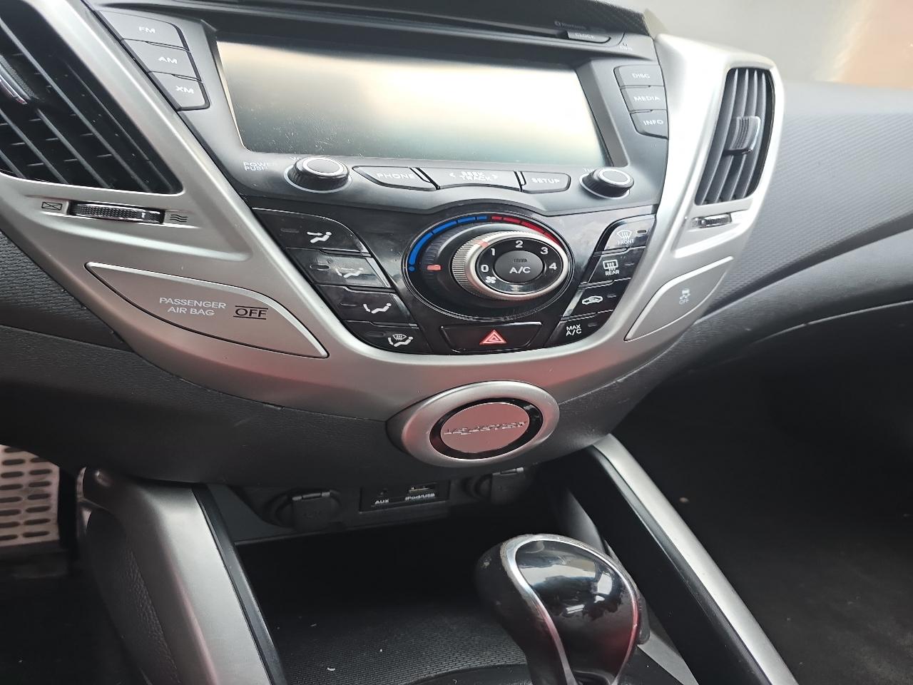 Hyundai Veloster Base 6MT 2015