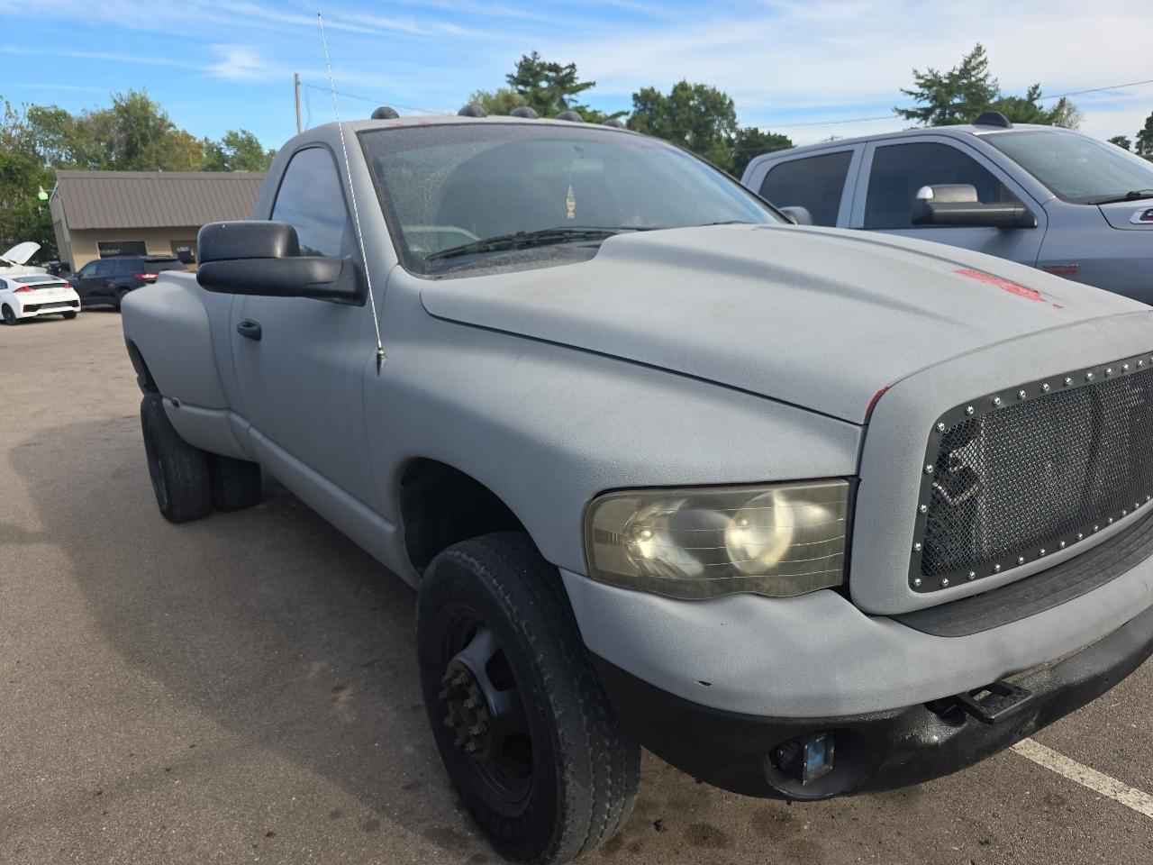 Dodge Ram 3500 2dr Reg Cab 135" WB DRW 4WD 2005