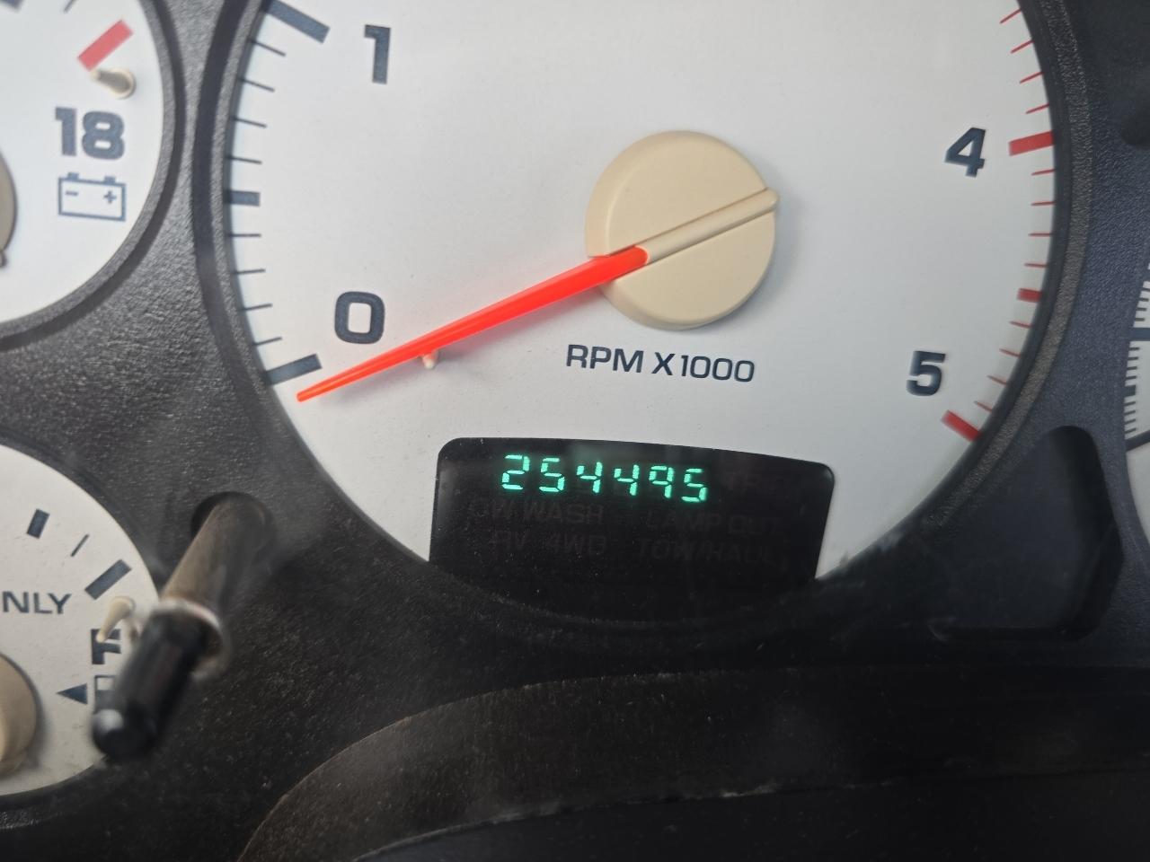 Dodge Ram 3500 2dr Reg Cab 135" WB DRW 4WD 2005