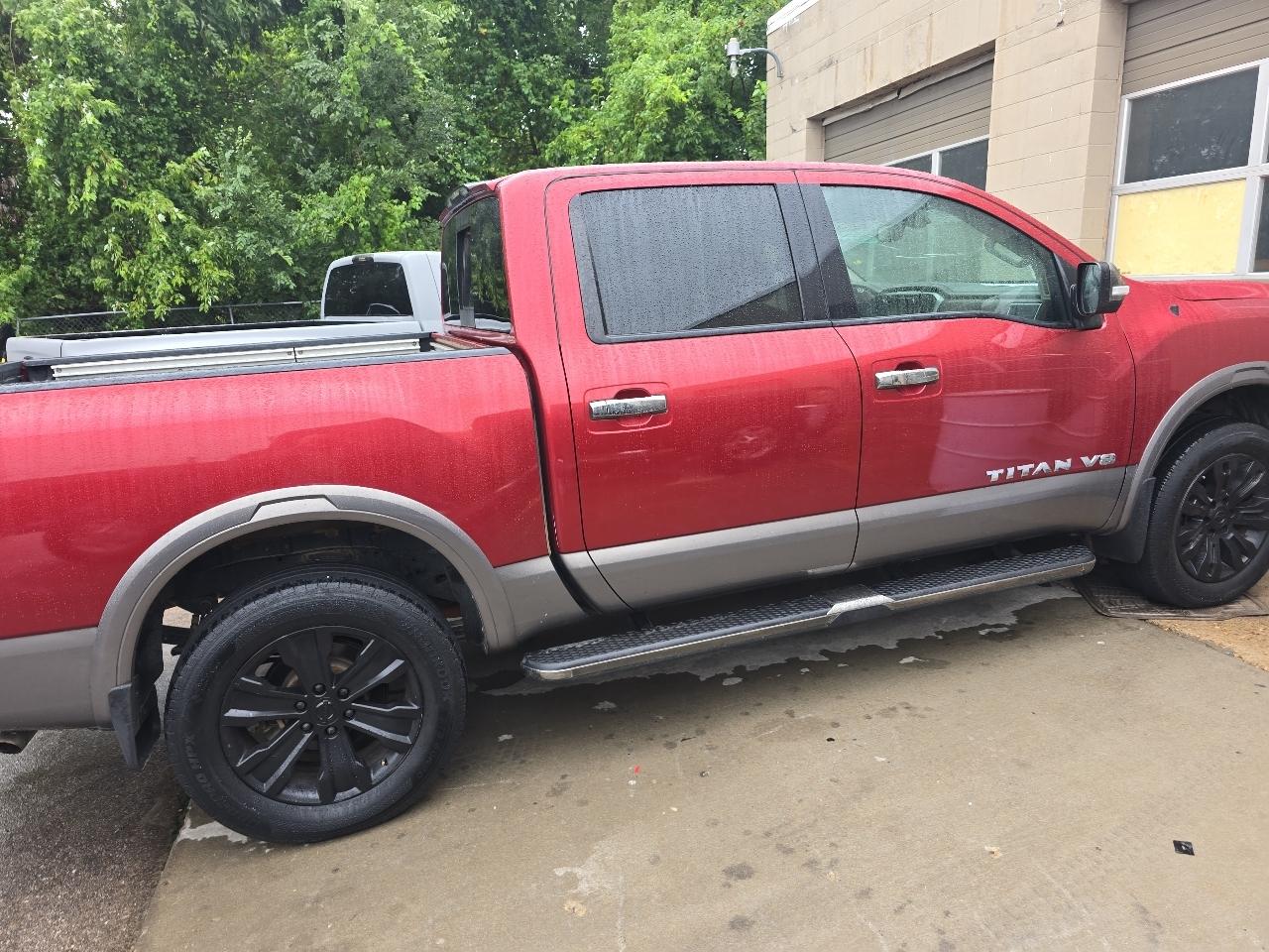 Nissan Titan Platinum Reserve Crew Cab 4WD 2019