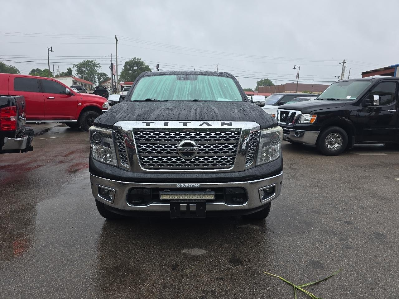 Nissan Titan 4WD Crew Cab SWB SL 2017