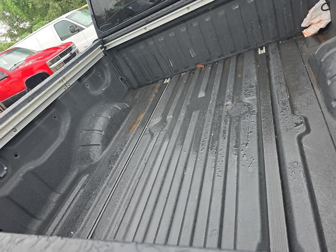 Nissan Titan 4WD Crew Cab SWB SL 2017