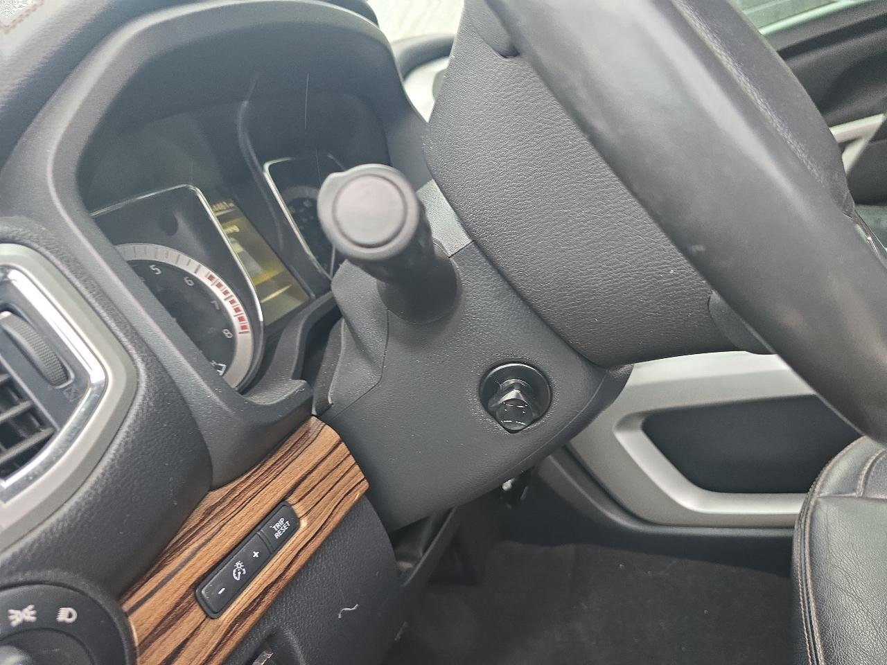Nissan Titan 4WD Crew Cab SWB SL 2017