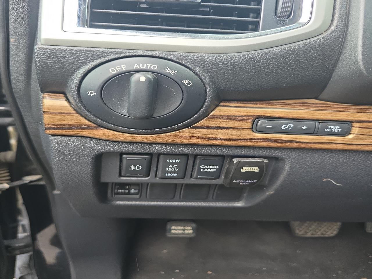 Nissan Titan 4WD Crew Cab SWB SL 2017