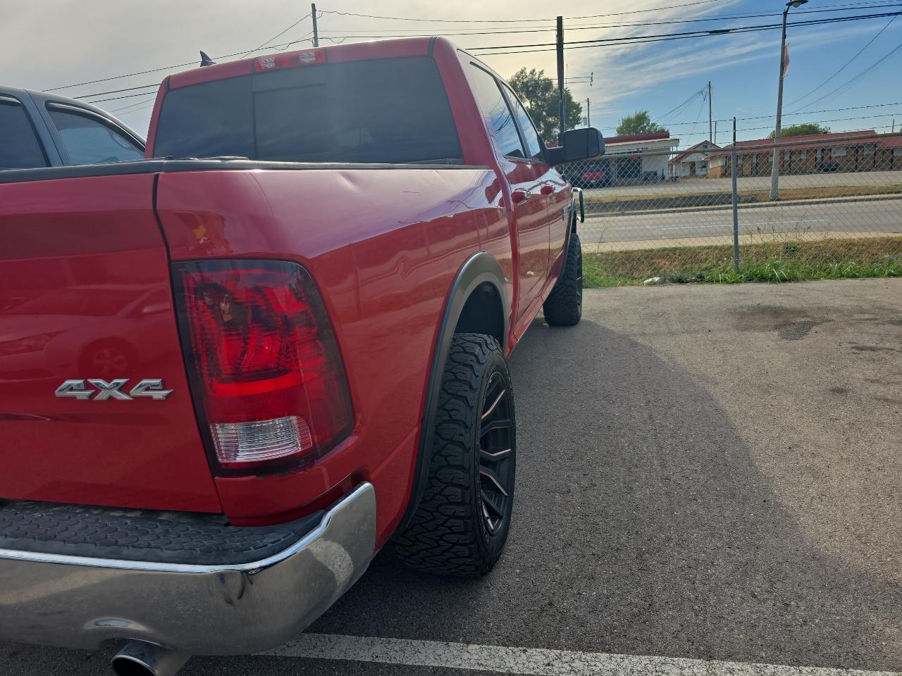 RAM 1500 SLT Crew Cab SWB 4WD 2015