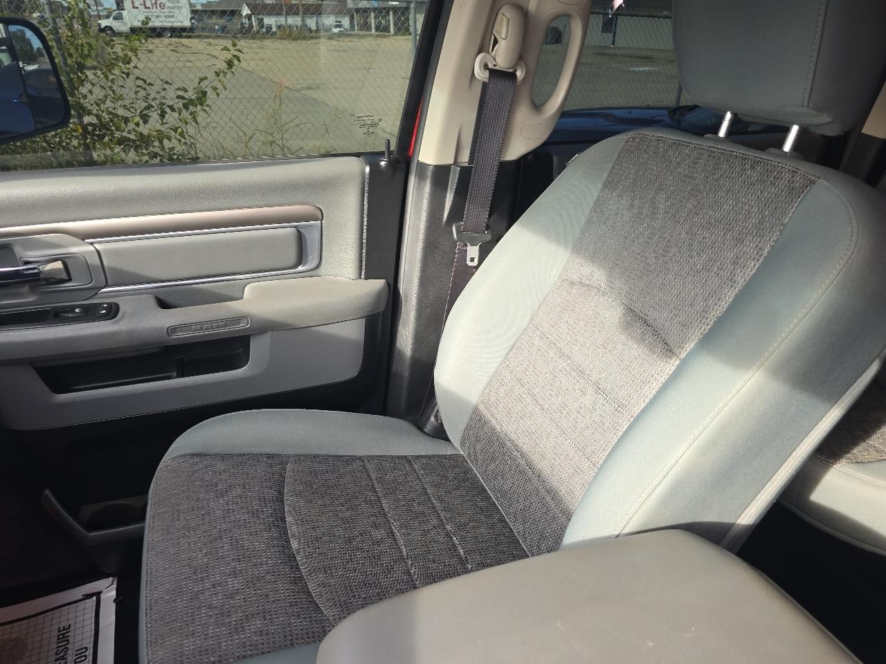 RAM 1500 SLT Crew Cab SWB 4WD 2015