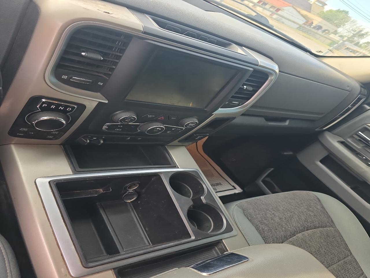 RAM 1500 SLT Crew Cab SWB 4WD 2015