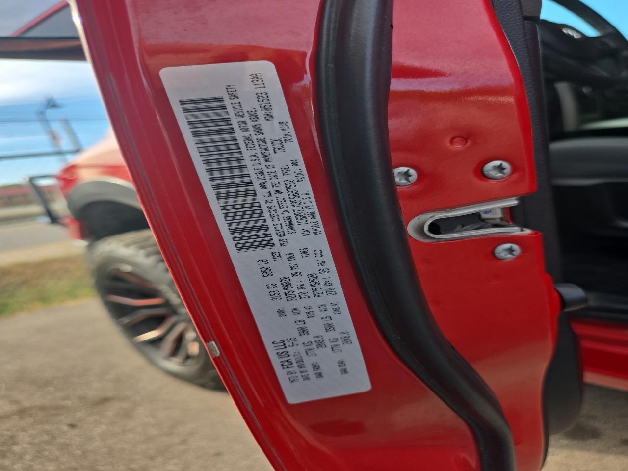 RAM 1500 SLT Crew Cab SWB 4WD 2015