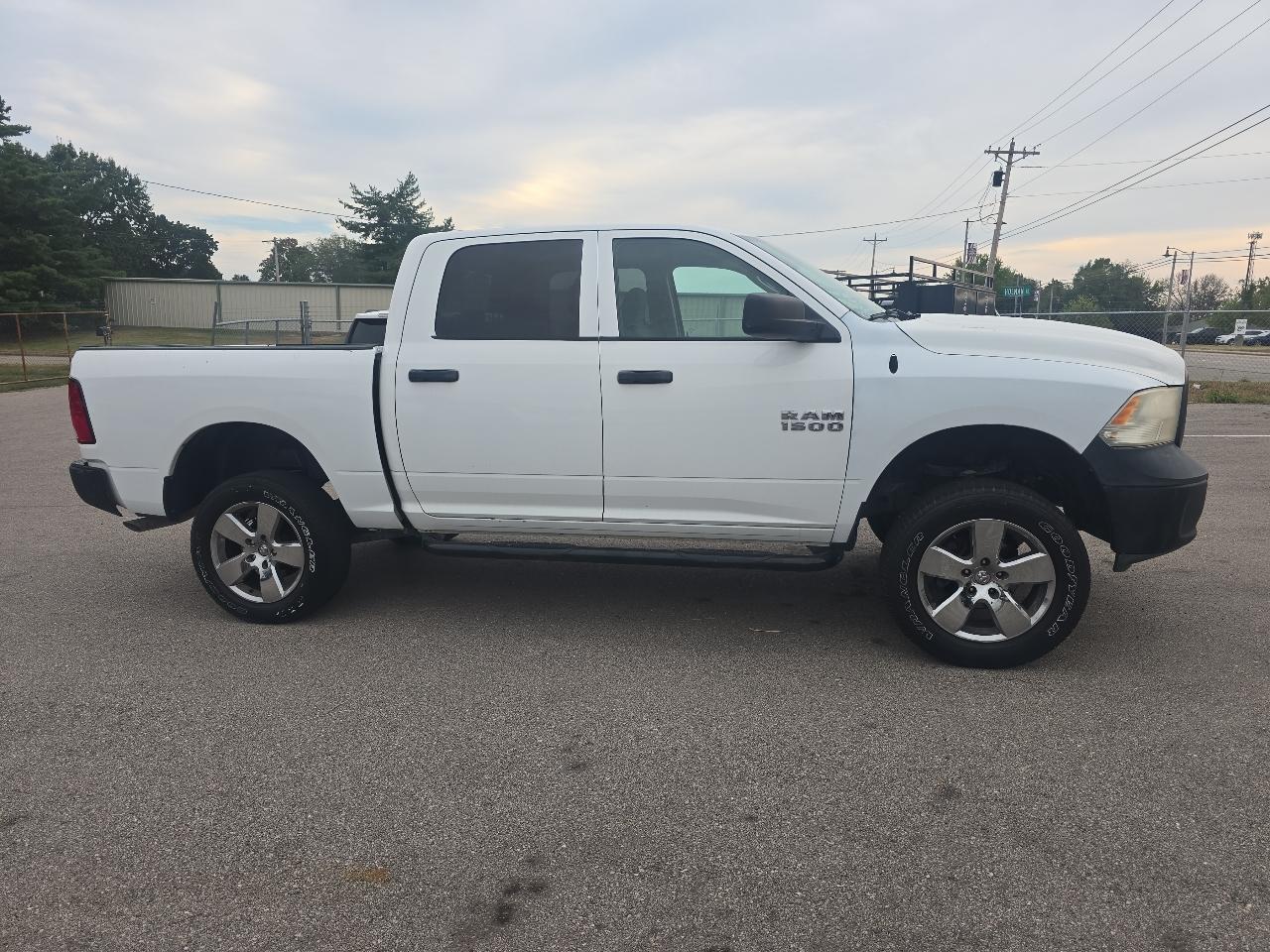 RAM 1500 Tradesman Crew Cab SWB 2WD 2016