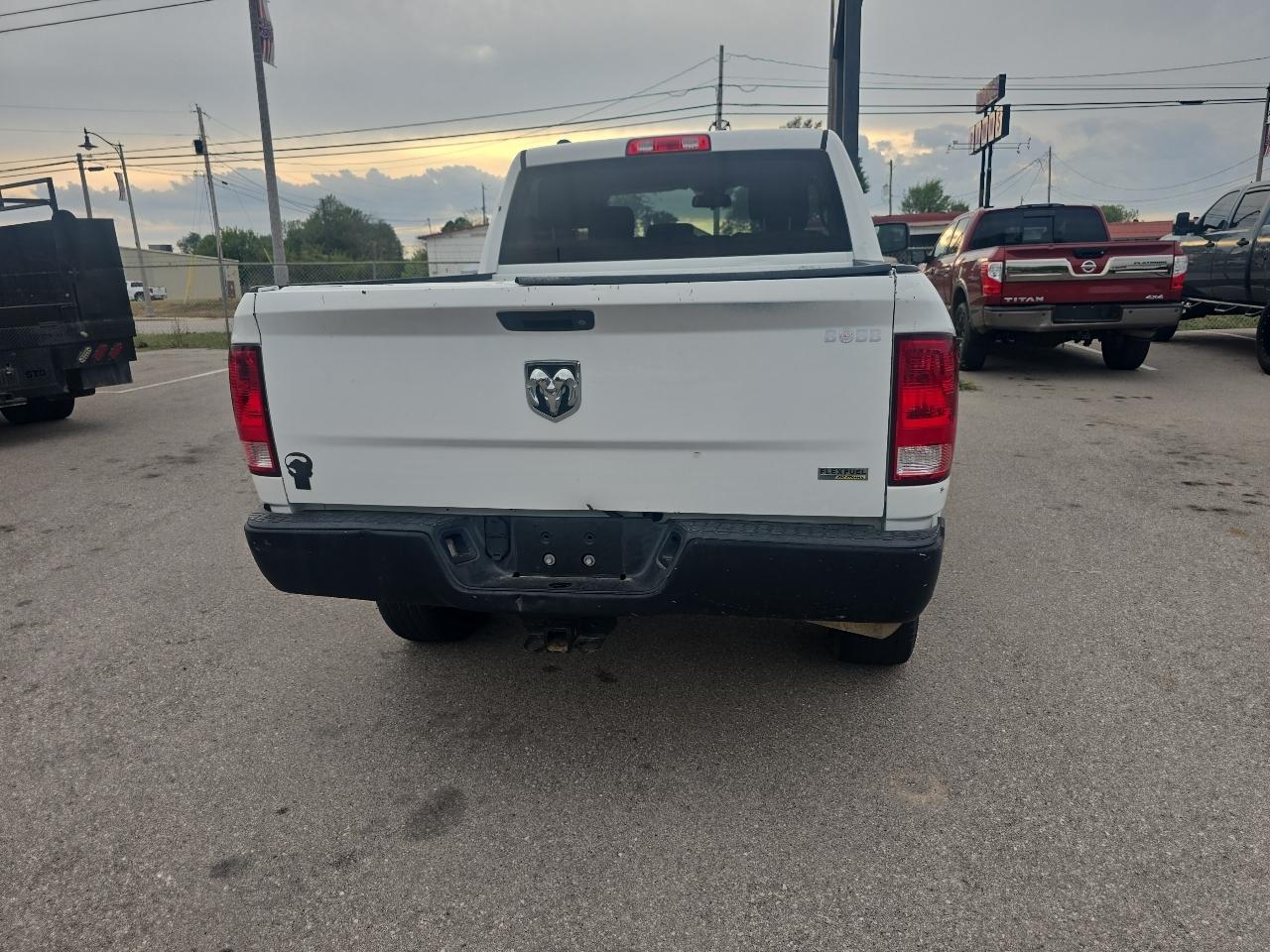 RAM 1500 Tradesman Crew Cab SWB 2WD 2016