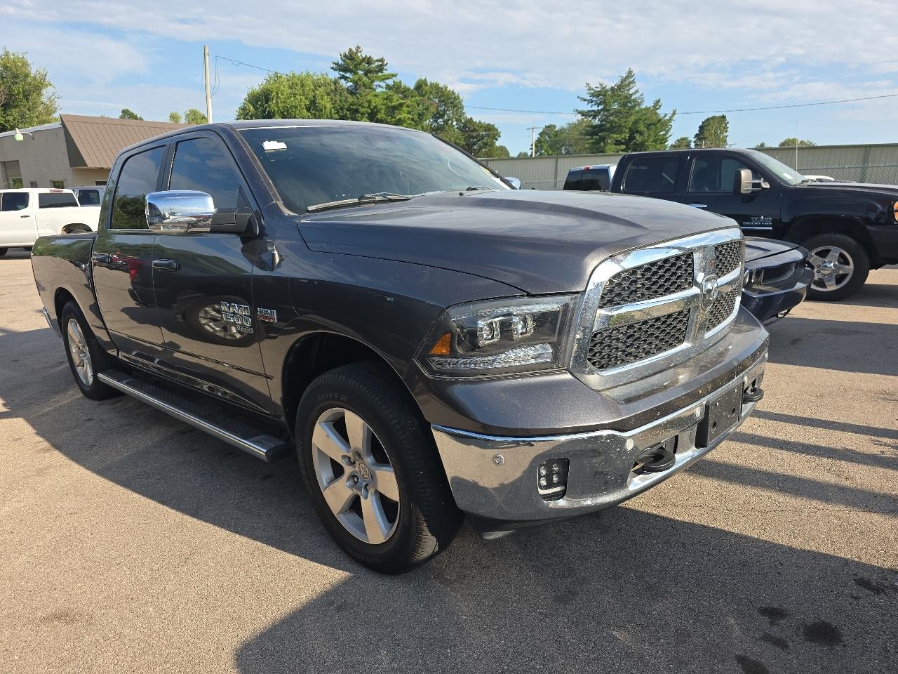 RAM 1500 Classic Lone Star Silver 4x4 Crew Cab 5'7" Box 2019
