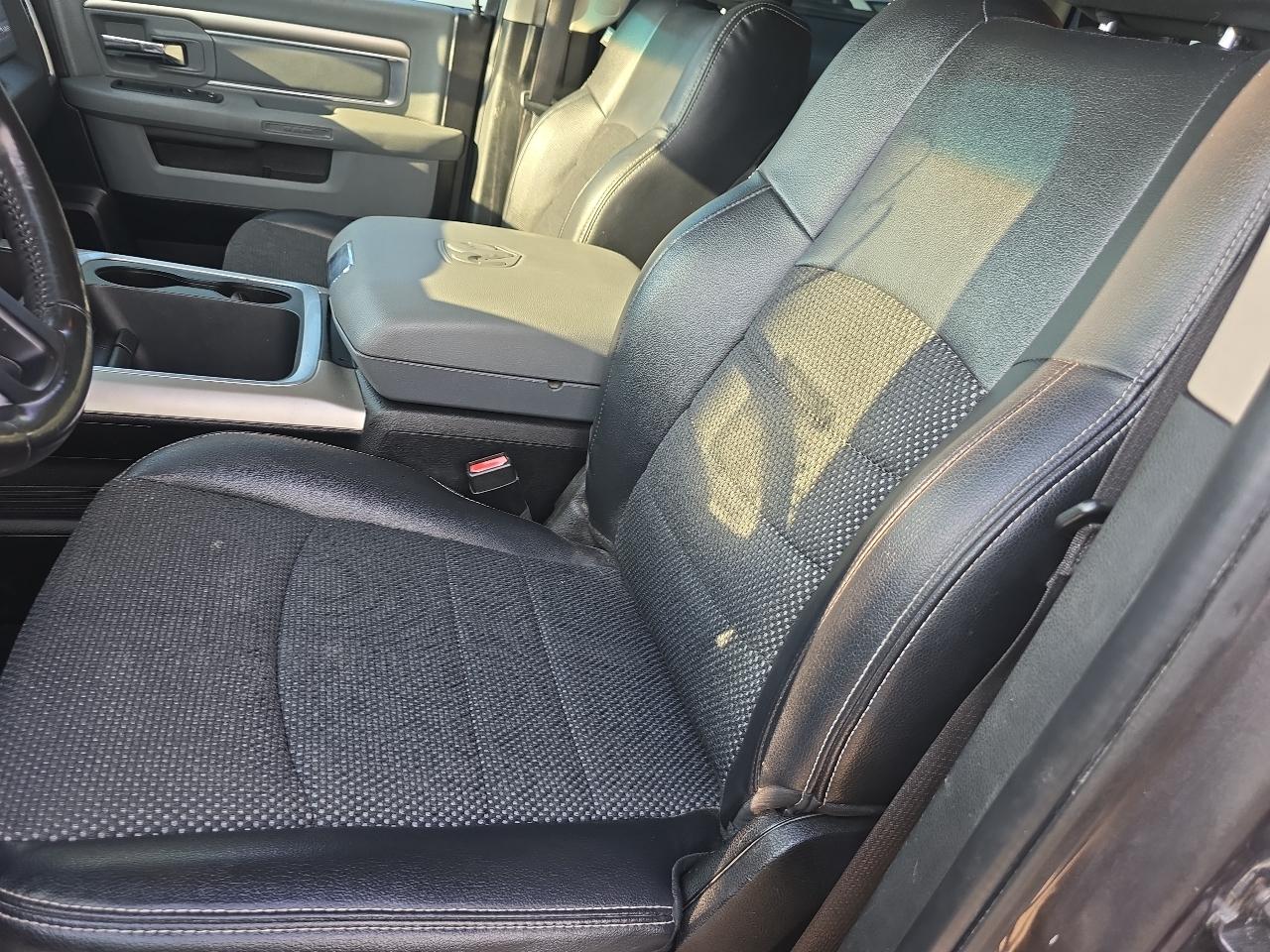 RAM 1500 Classic Lone Star Silver 4x4 Crew Cab 5'7" Box 2019