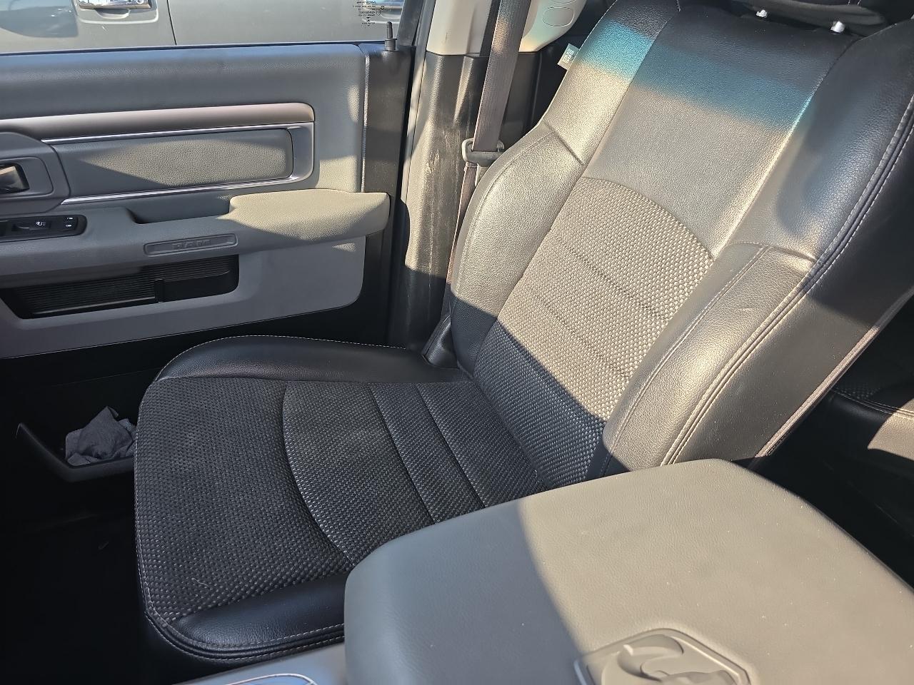 RAM 1500 Classic Lone Star Silver 4x4 Crew Cab 5'7" Box 2019