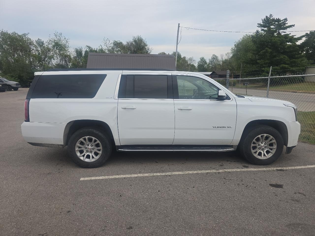 GMC Yukon XL SLE 4WD 2019