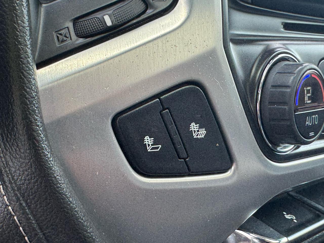 GMC Sierra 1500 4WD Crew Cab 143.5" SLT 2015