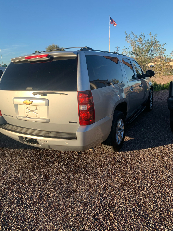 Chevrolet Suburban 2WD 4dr 1500 LT 2012