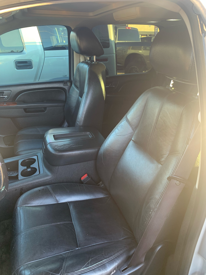 Chevrolet Suburban 2WD 4dr 1500 LT 2012