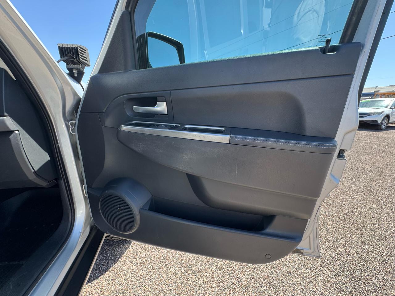 Jeep Liberty 4WD 4dr Renegade 2011
