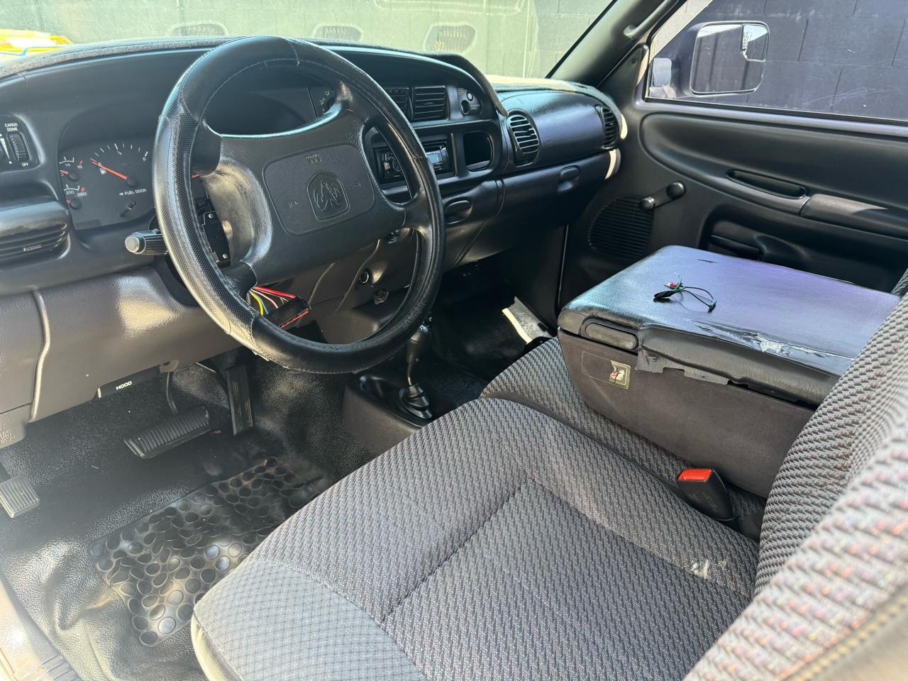 Dodge Ram 1500 2dr Reg Cab 119" WB 4WD 1999