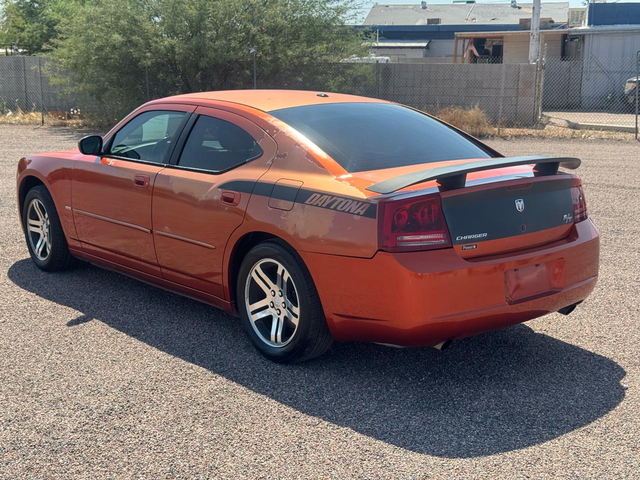 Dodge Charger 4dr Sdn R/T RWD 2006